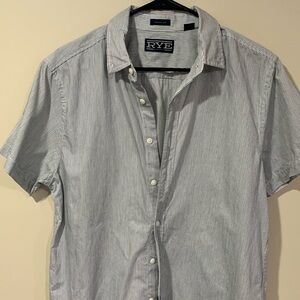 Men’s collared shirt short sleeved